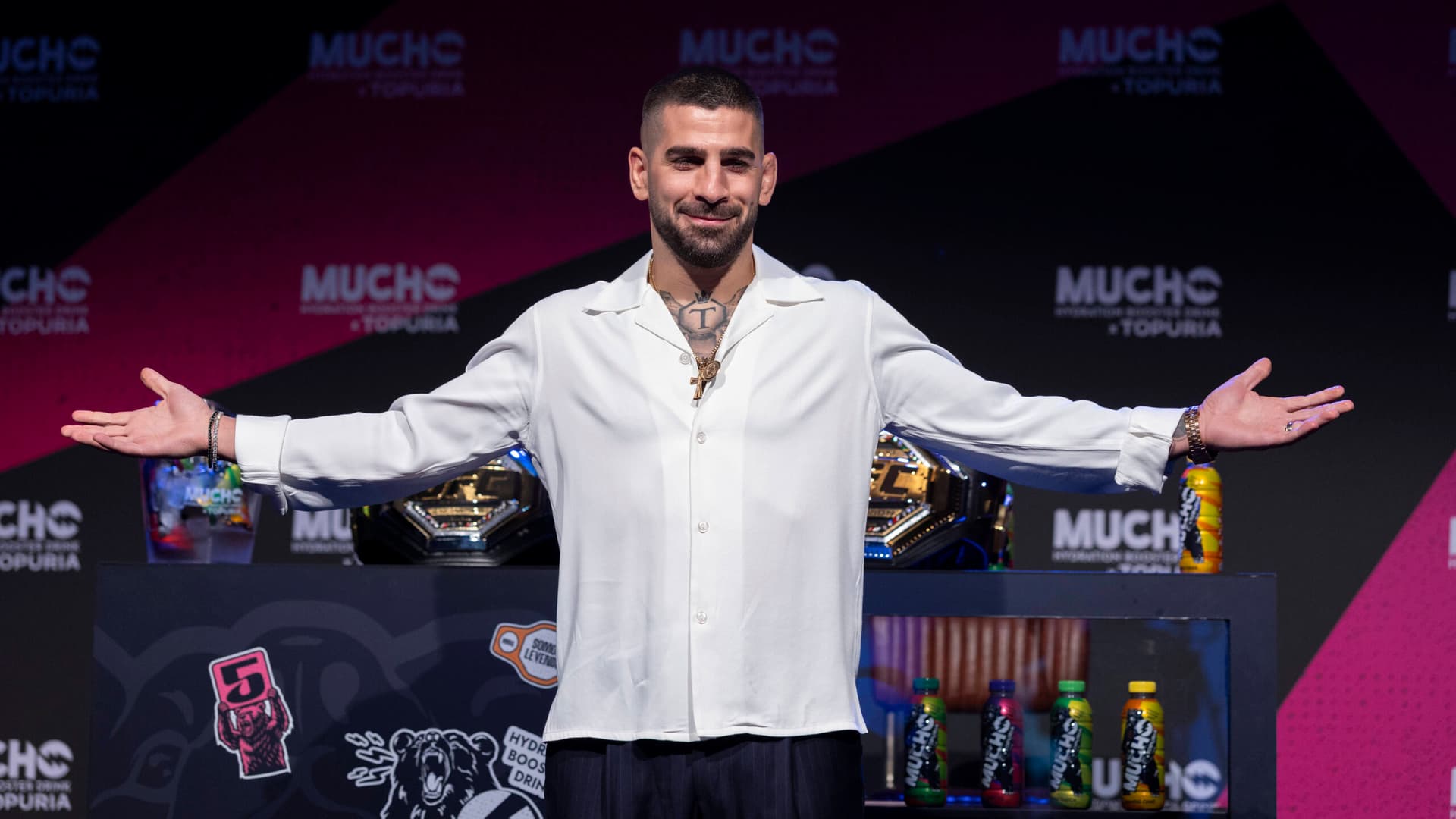 Ilia Topuria threatens to humiliate Islam Makhachev with his own move in front of Khabib Nurmagomedov
